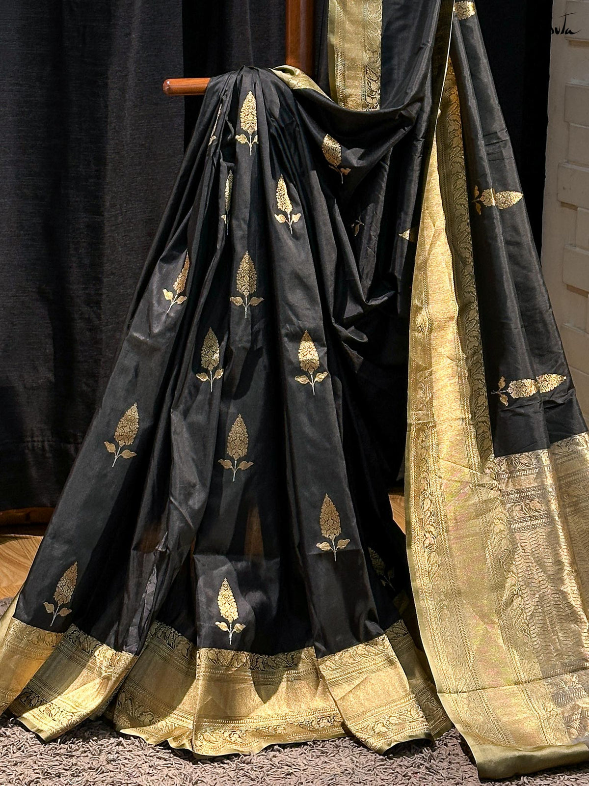 Kaali Kangan