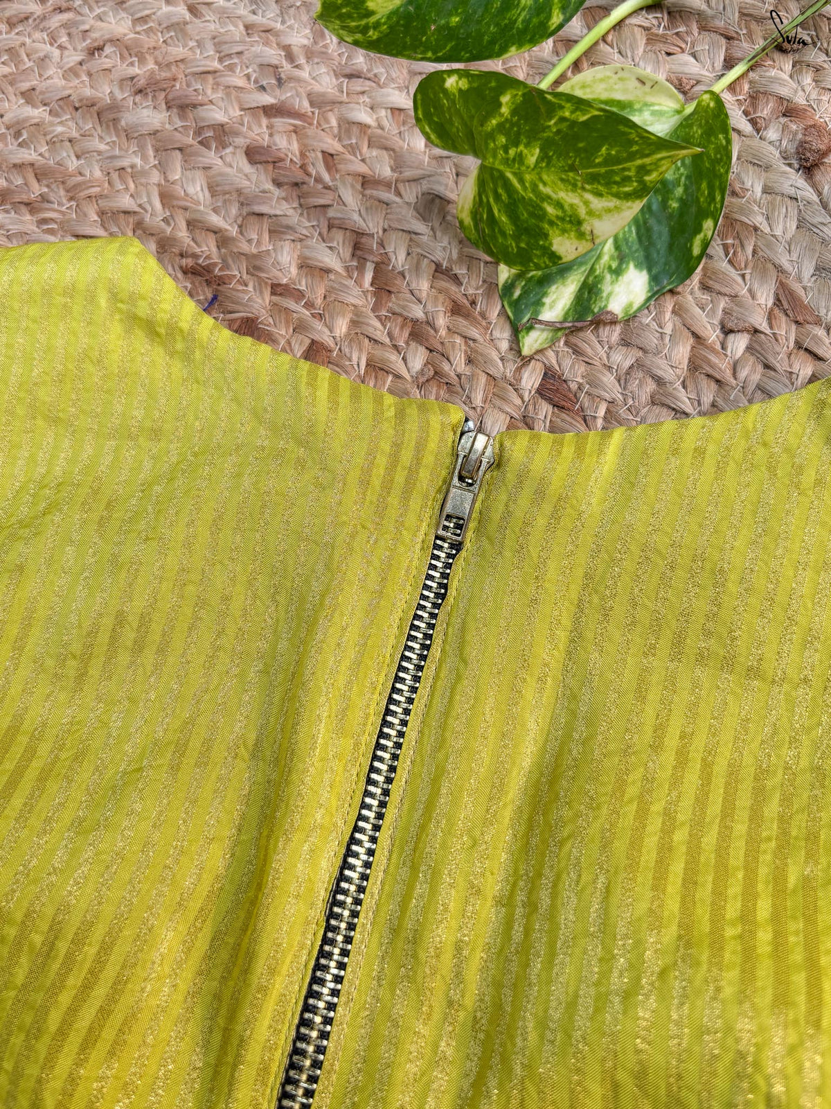 Neon Line Rekha
