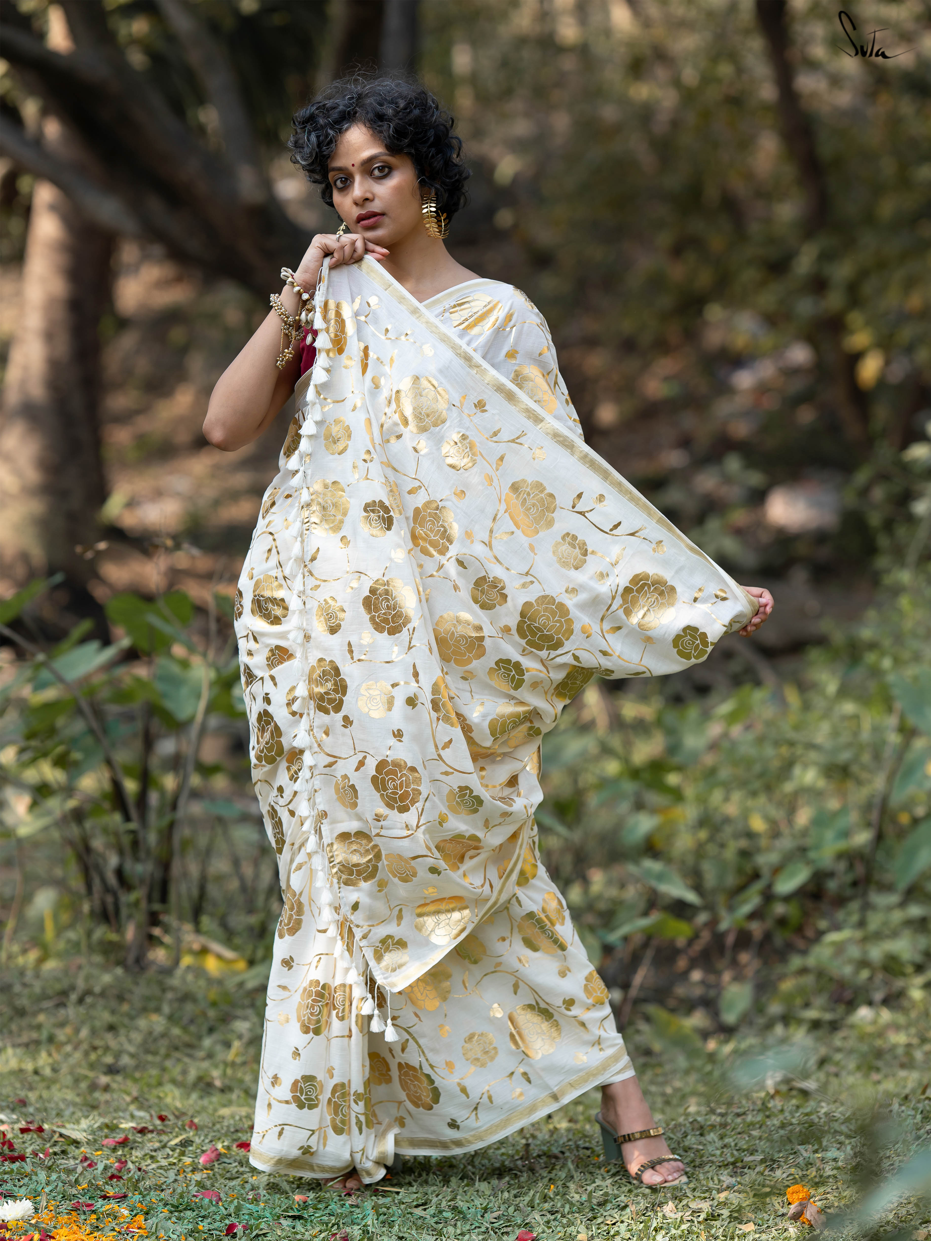 Elite kanjivaram silk - CODE NUMBER 00029 Rekha Gold Availability now Price  19000 INR 1 gram gold touch | Facebook