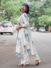 Gulabi Nahi, Neele Roses