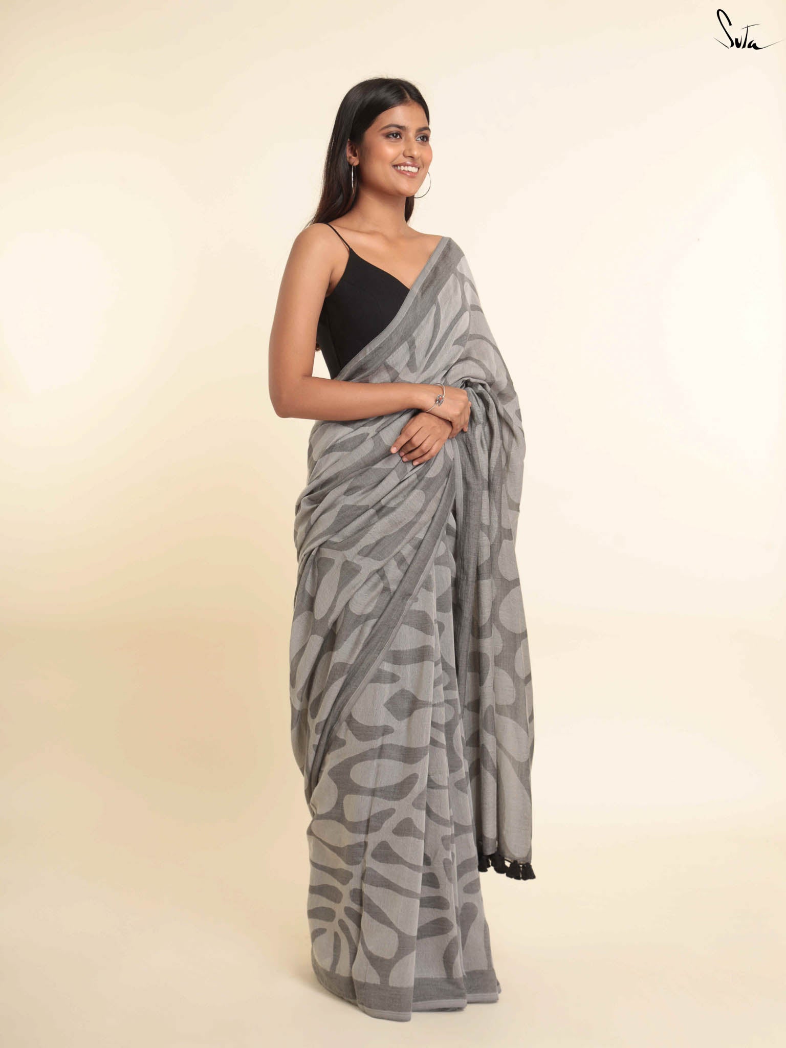Suta Grey Floral Printed Saree