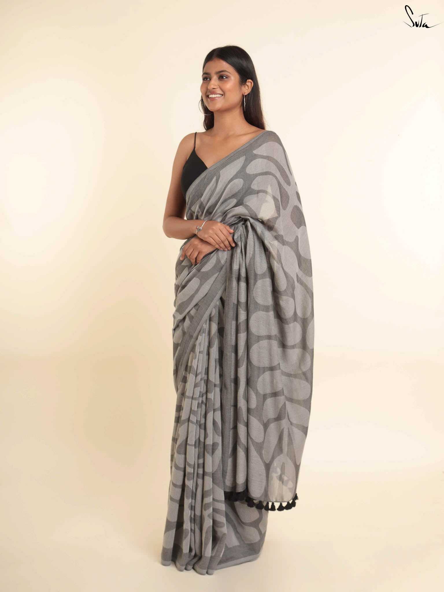 Suta Grey Floral Printed Saree