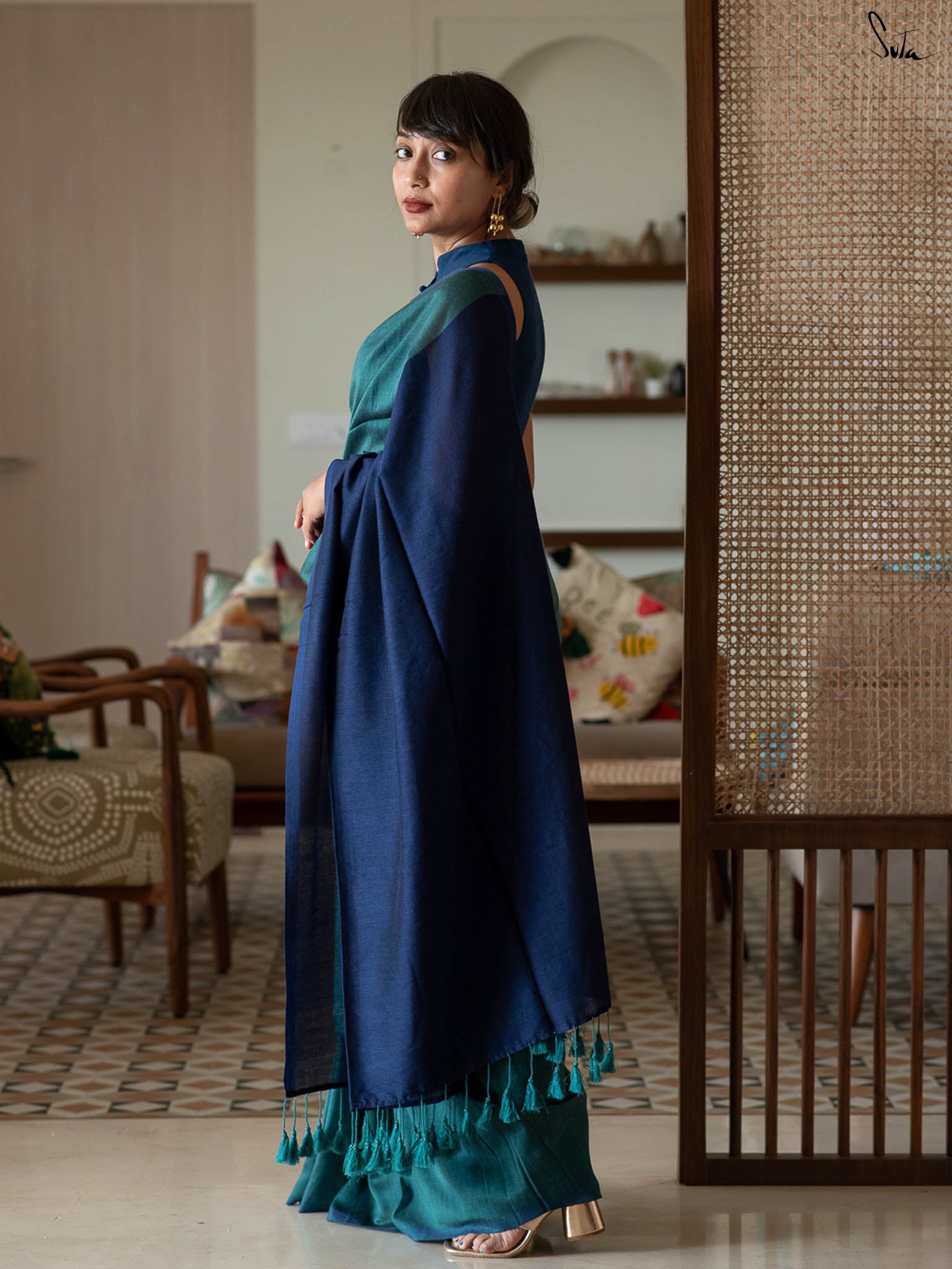 Suta Cotton Blend Tasseled Saree