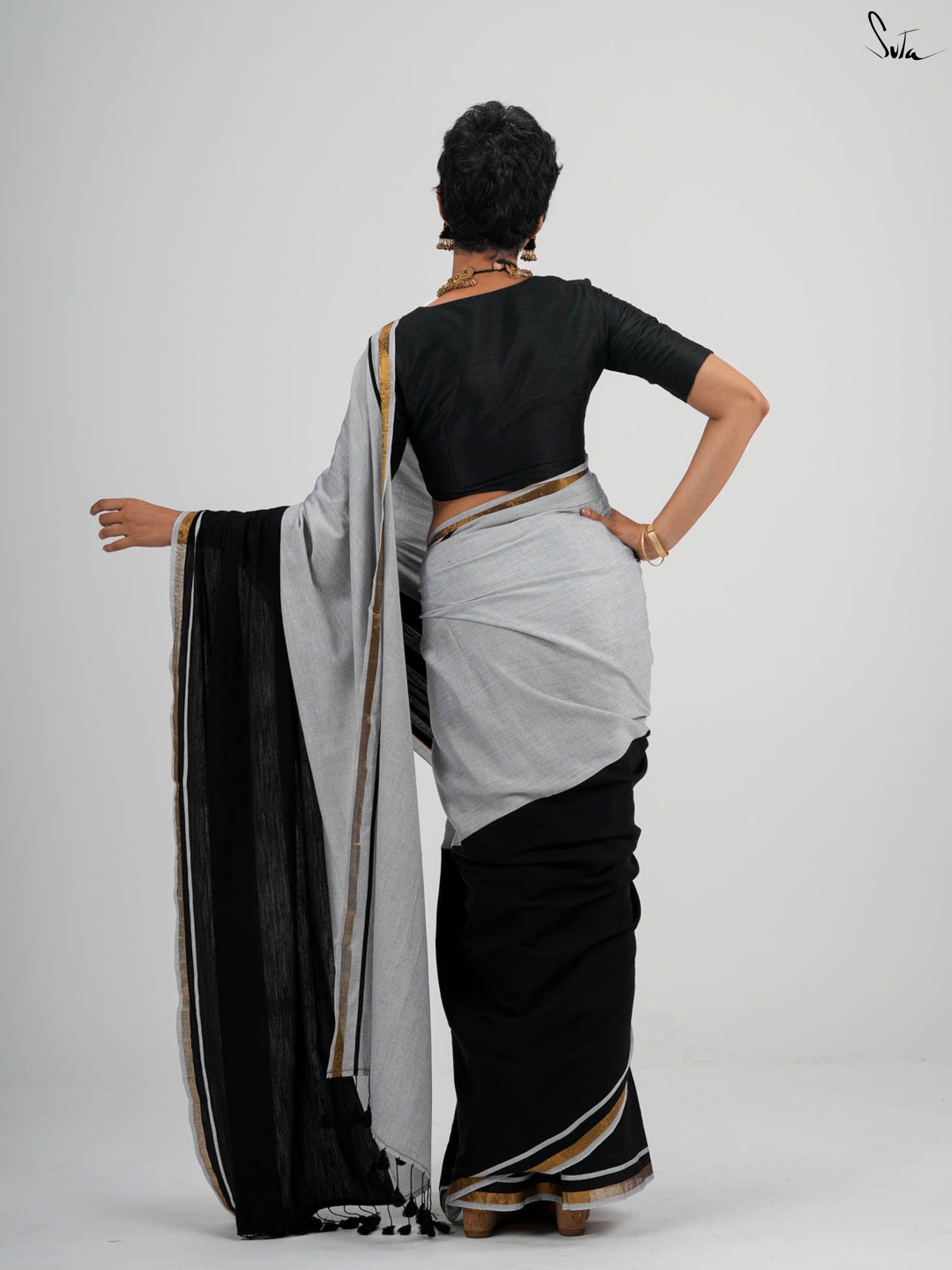 Suta Colourblocked Zari Saree