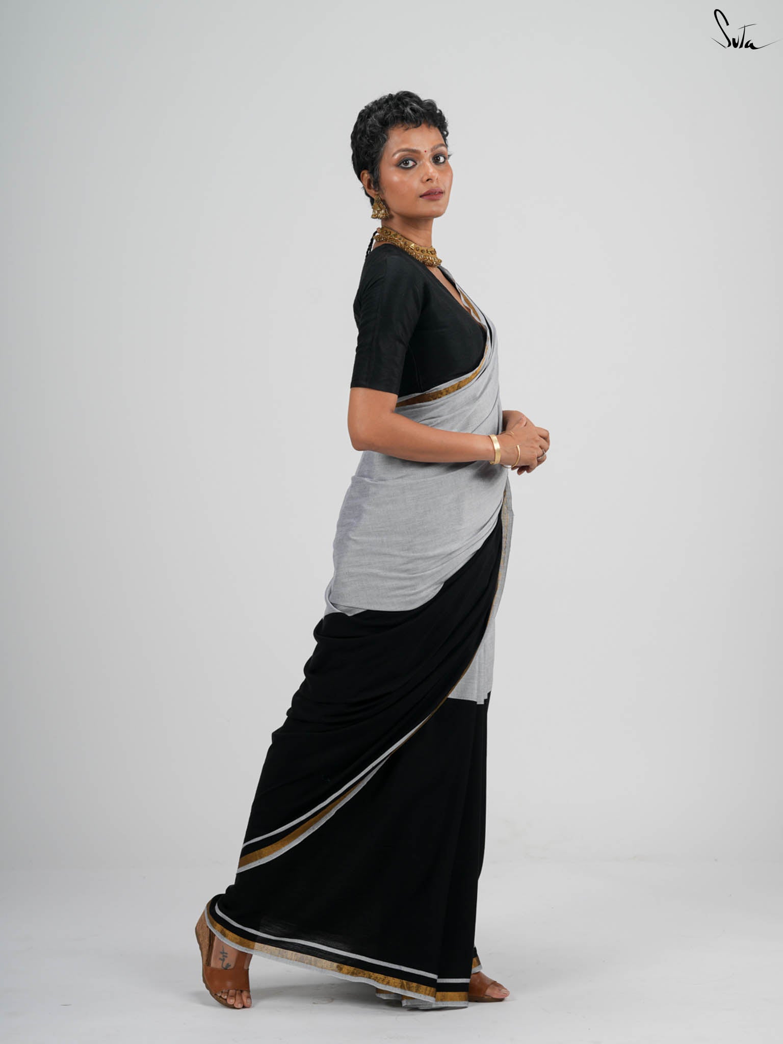 Suta Colourblocked Zari Saree