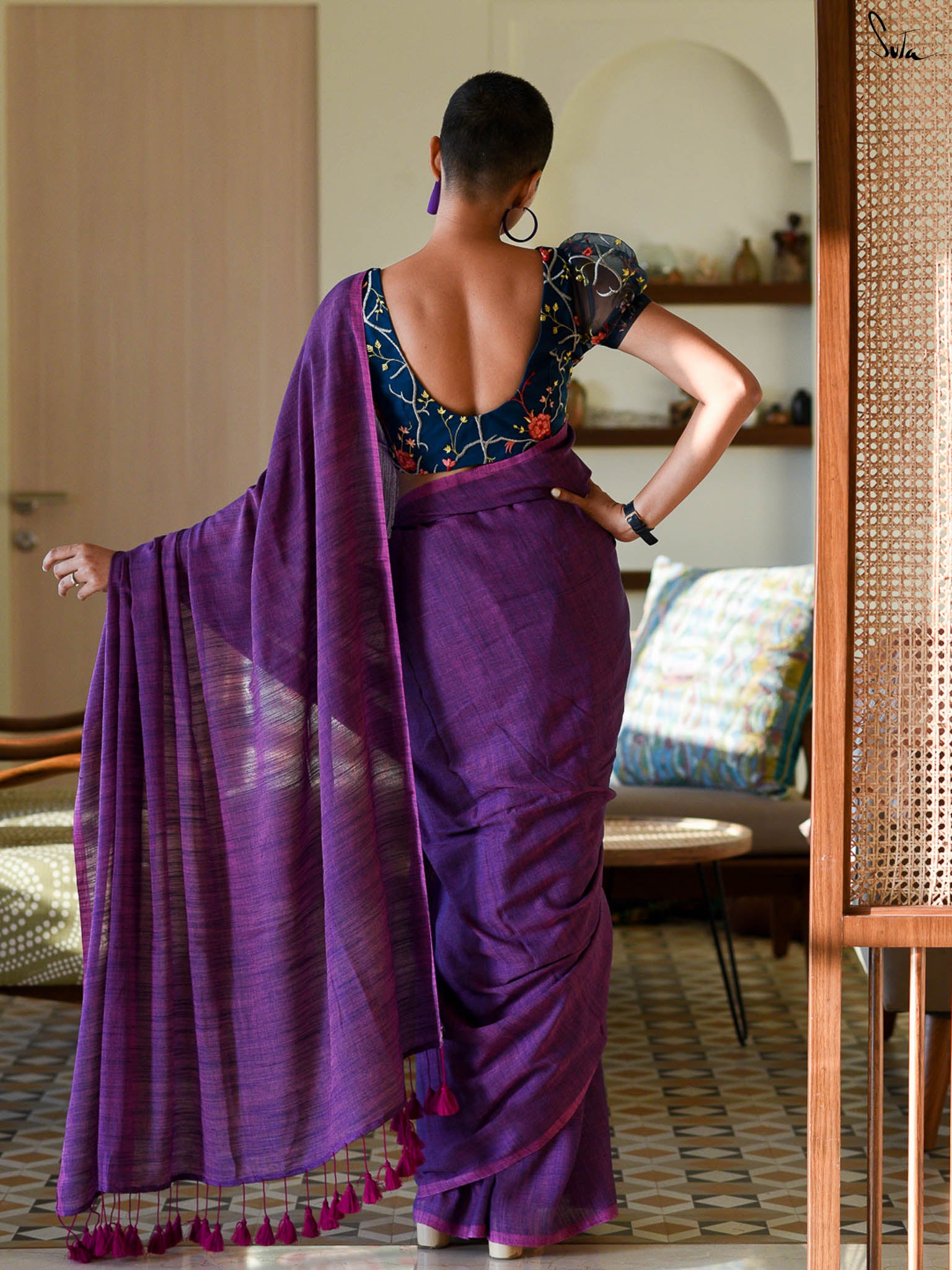 Suta Cotton Blend Tasseled Saree