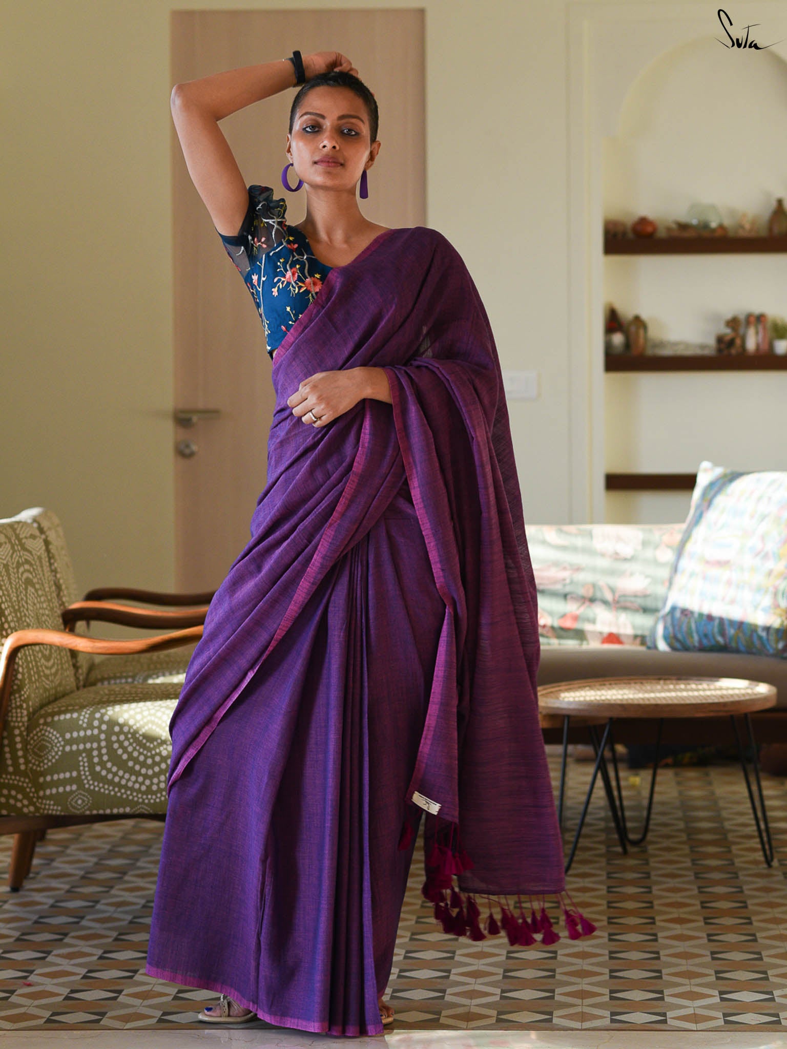 Suta Cotton Blend Tasseled Saree