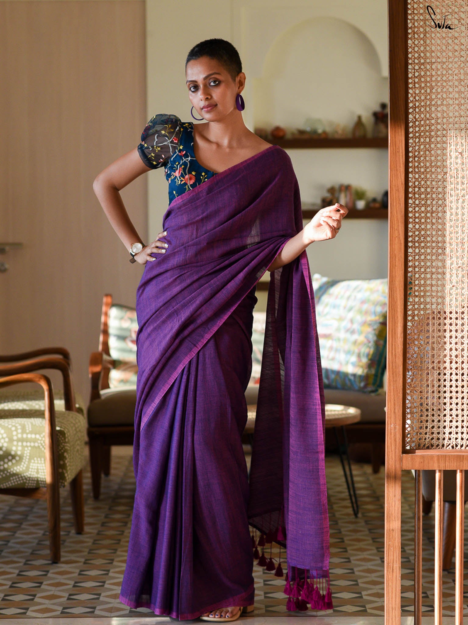 Suta Cotton Blend Tasseled Saree