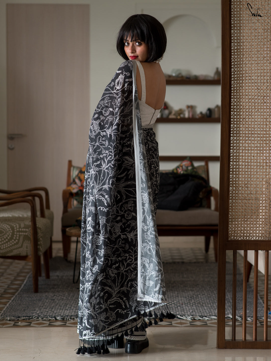 A Tale Of Raven Saree