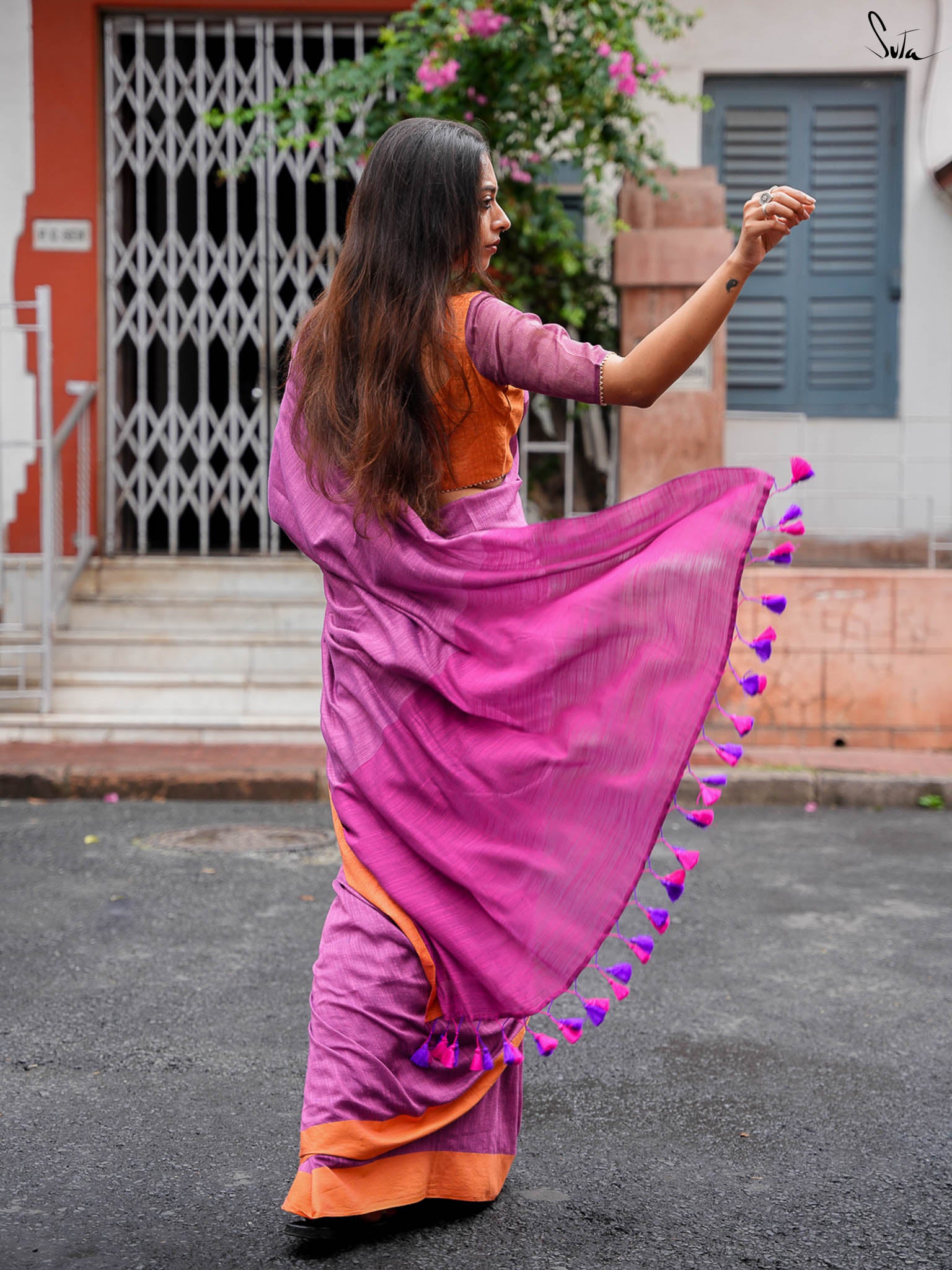 Suta Women Pure Cotton Solid Saree