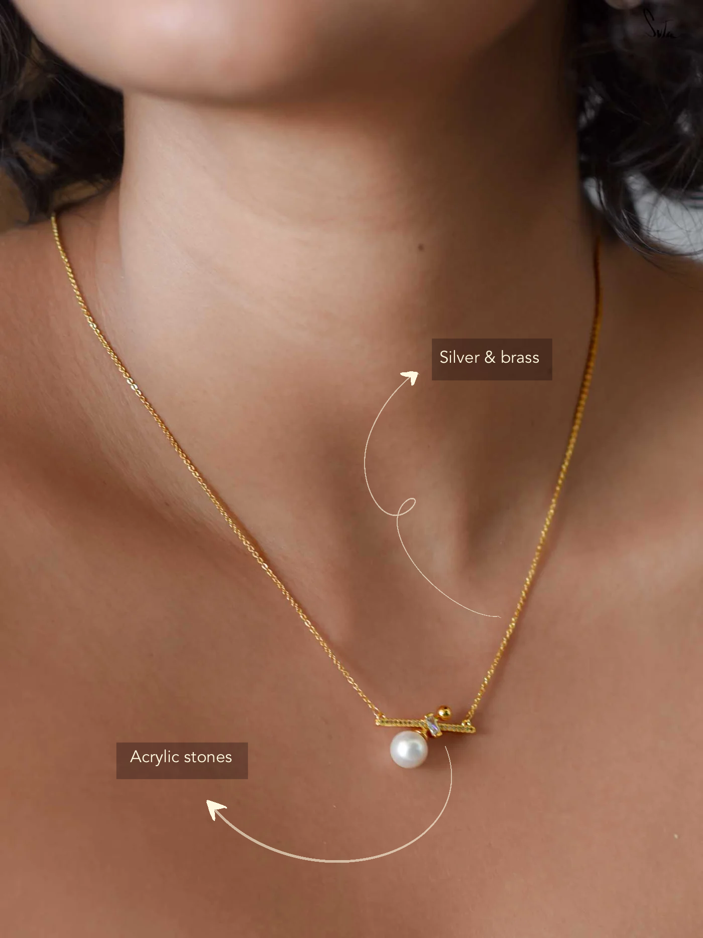 Swing locket