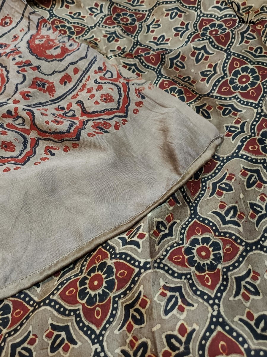 Antique walls (Dupatta) - suta