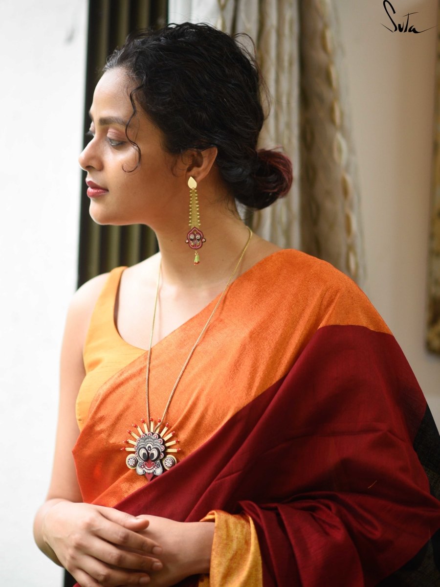 Colour Meet : Red , Black , Gold - suta.in
