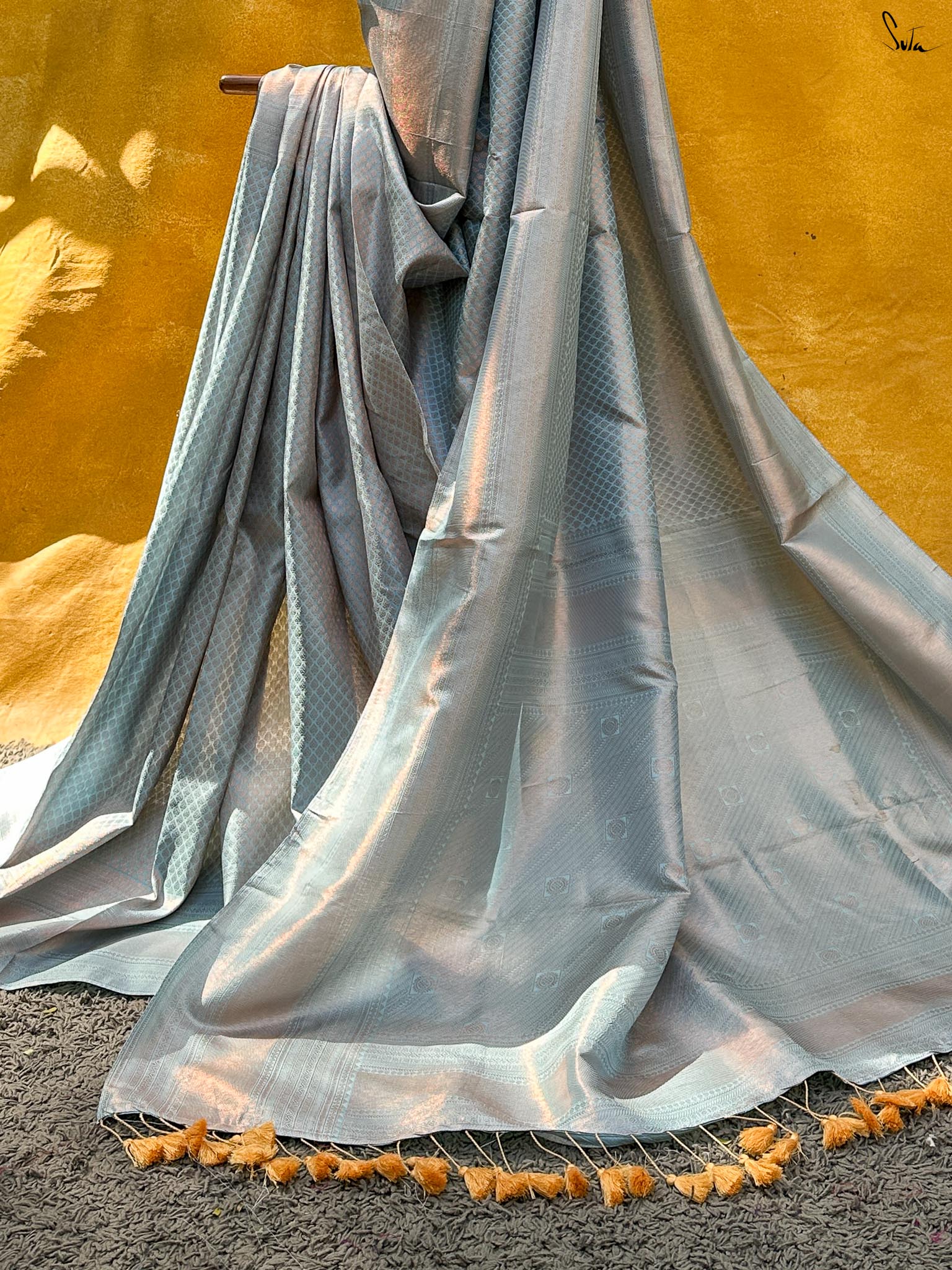 Rajlaxmi Grey Kanjivaram Saree