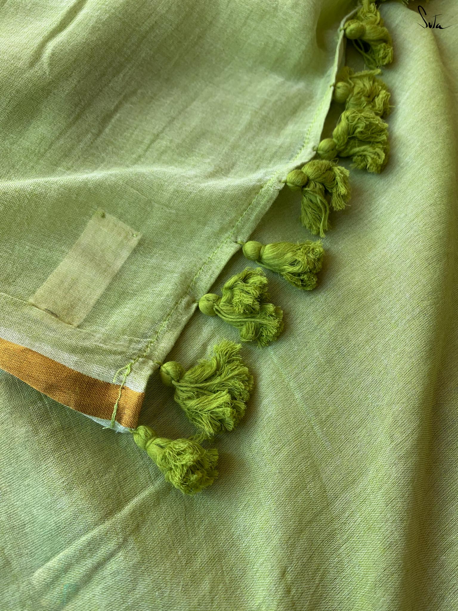 Baby olive with rust gold