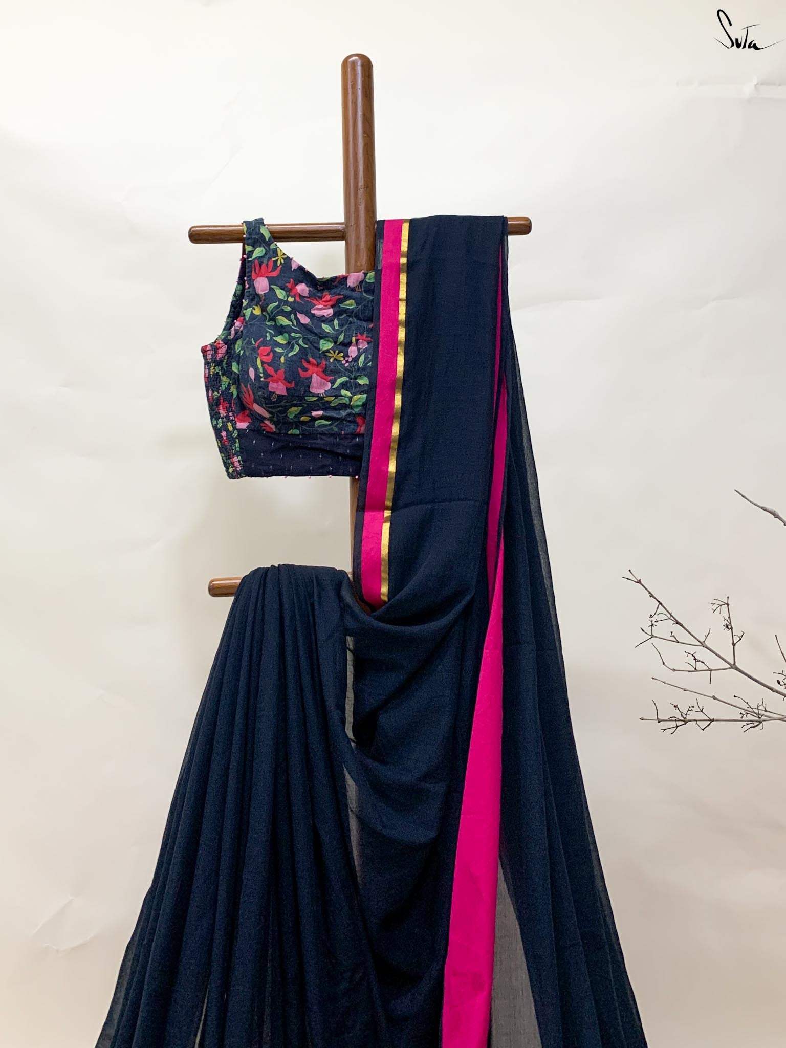 Kaali Gulaabi