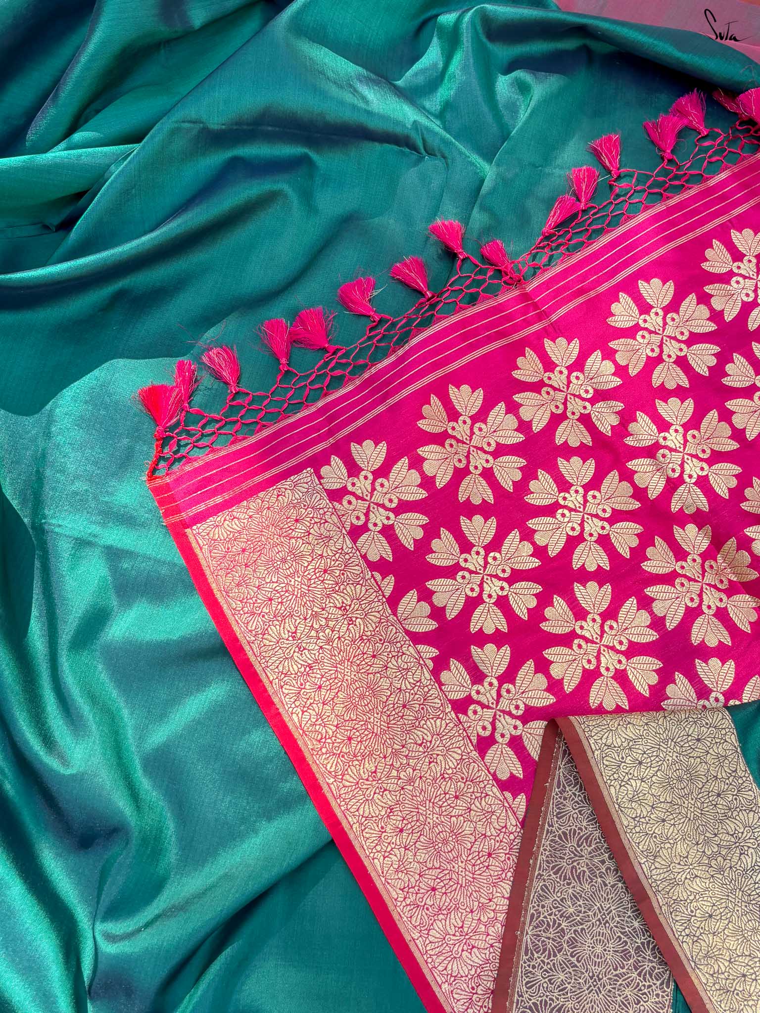 Jashn-e-ishq Green Banarasi Saree