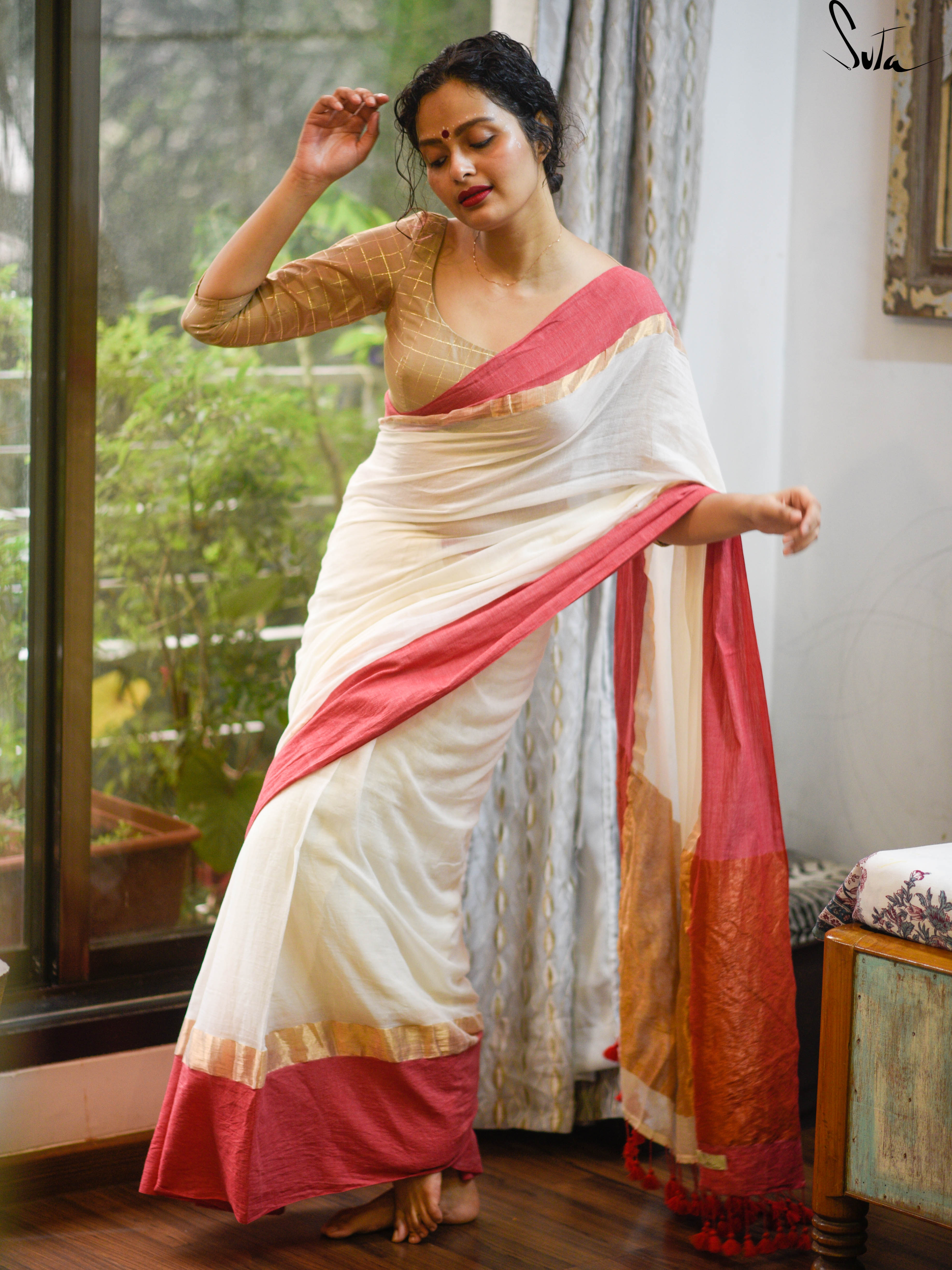 Shop Off White Soft Cotton Handloom Saree - Elegant Ethnic Wear